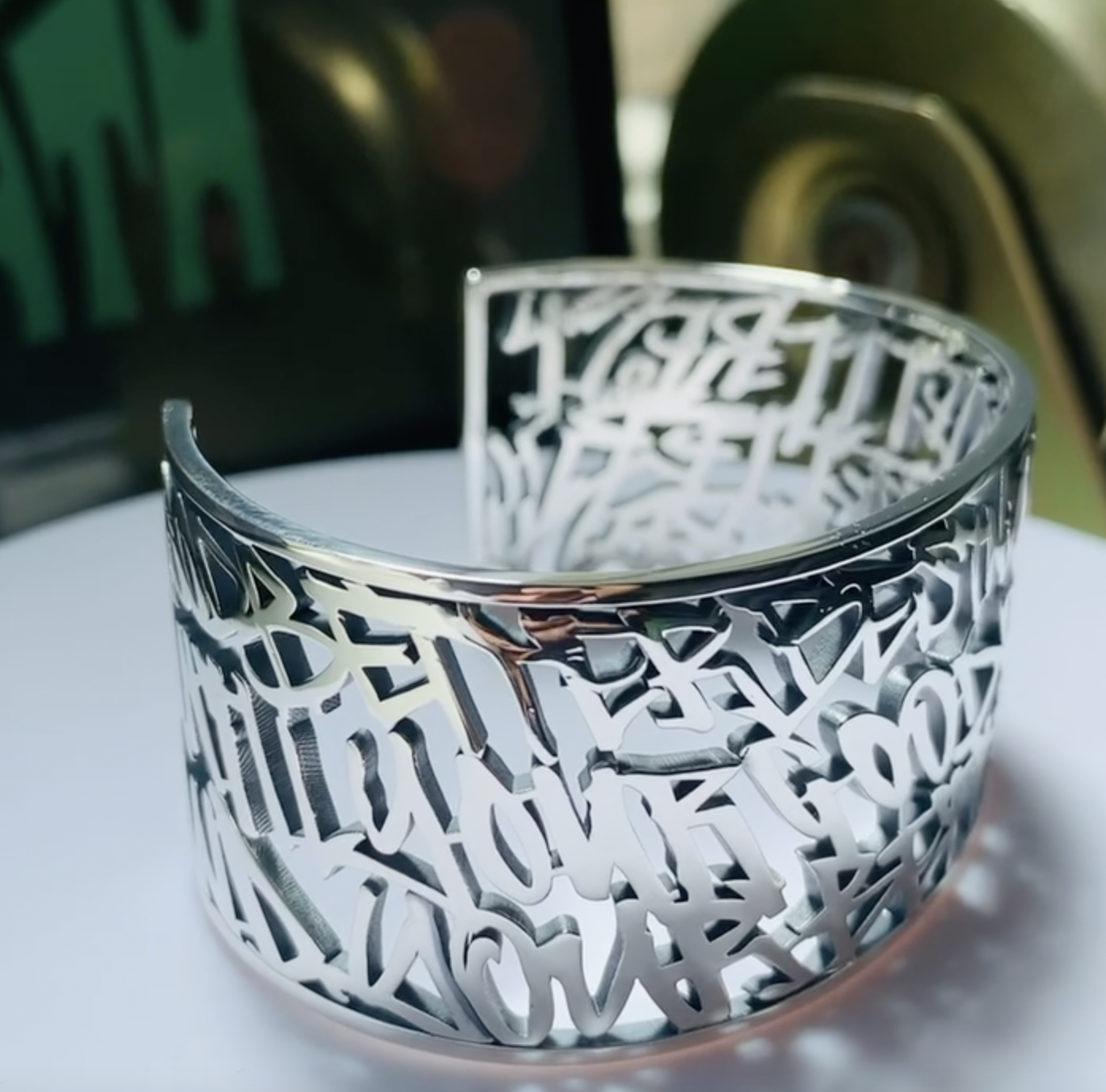 GRAFFITI 
Cuff Bangle