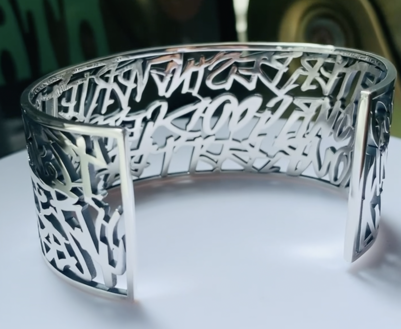 GRAFFITI 
Cuff Bangle